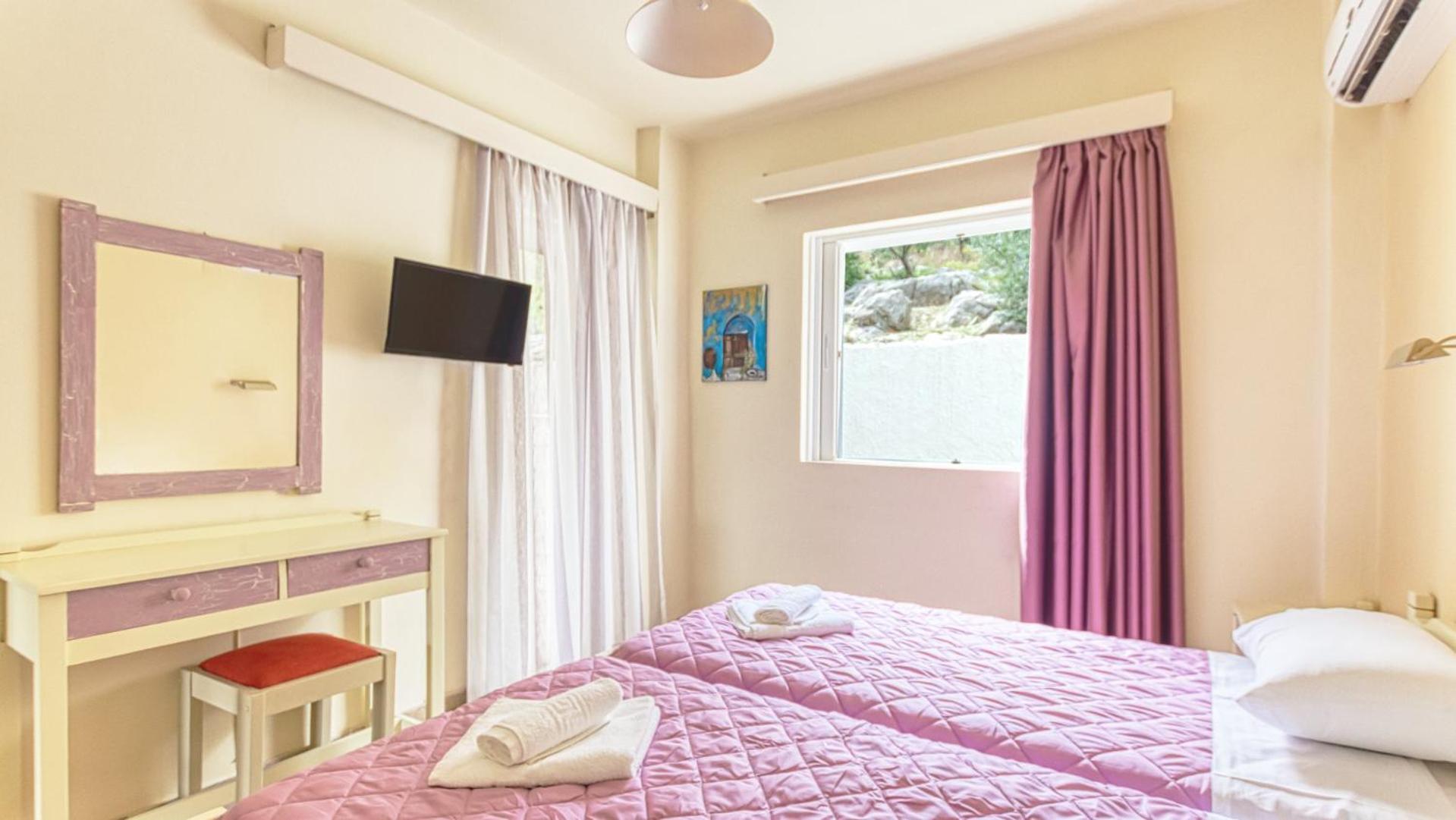 טולון Akrotopi Apartments & Studios מראה חיצוני תמונה
